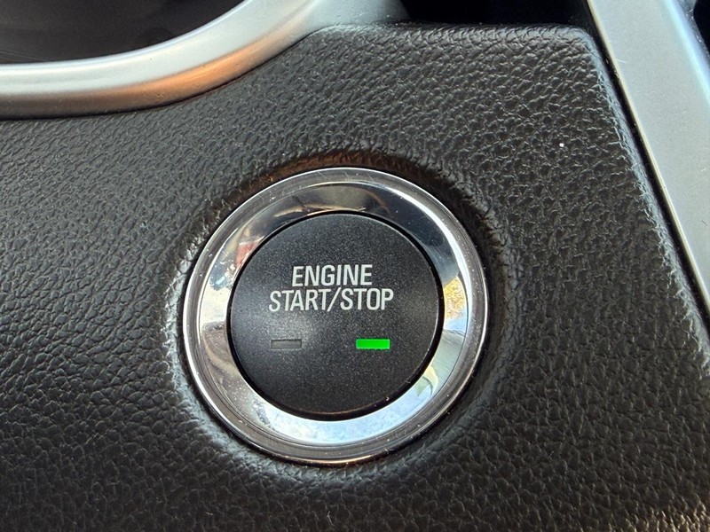Cadillac SRX Vehicle Full-screen Gallery Image 24