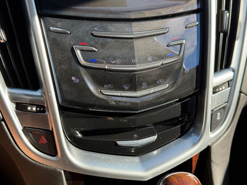 Cadillac SRX Vehicle Full-screen Gallery Image 27
