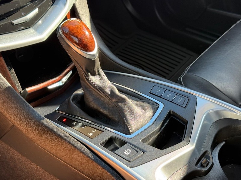 Cadillac SRX Vehicle Full-screen Gallery Image 28