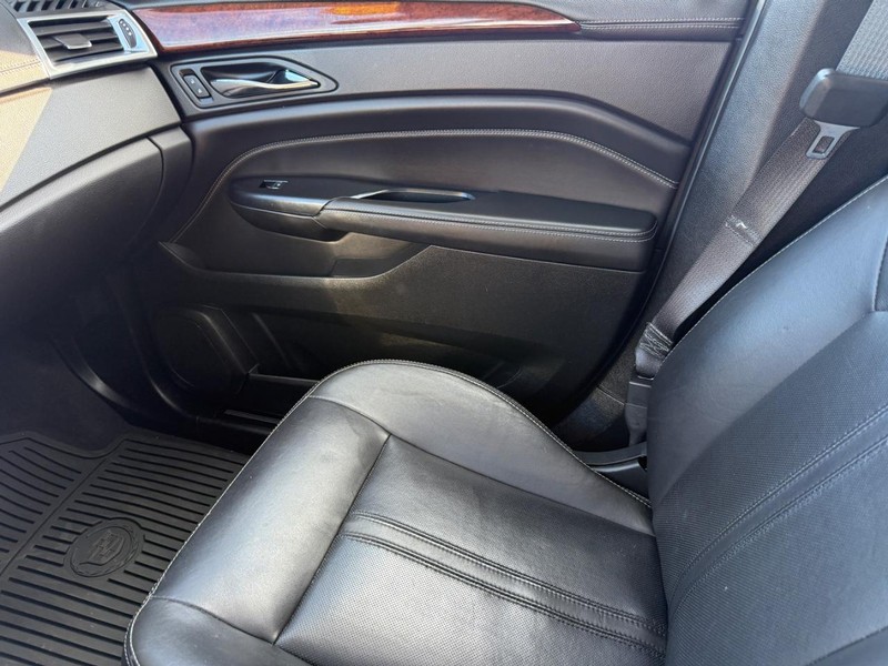Cadillac SRX Vehicle Full-screen Gallery Image 29