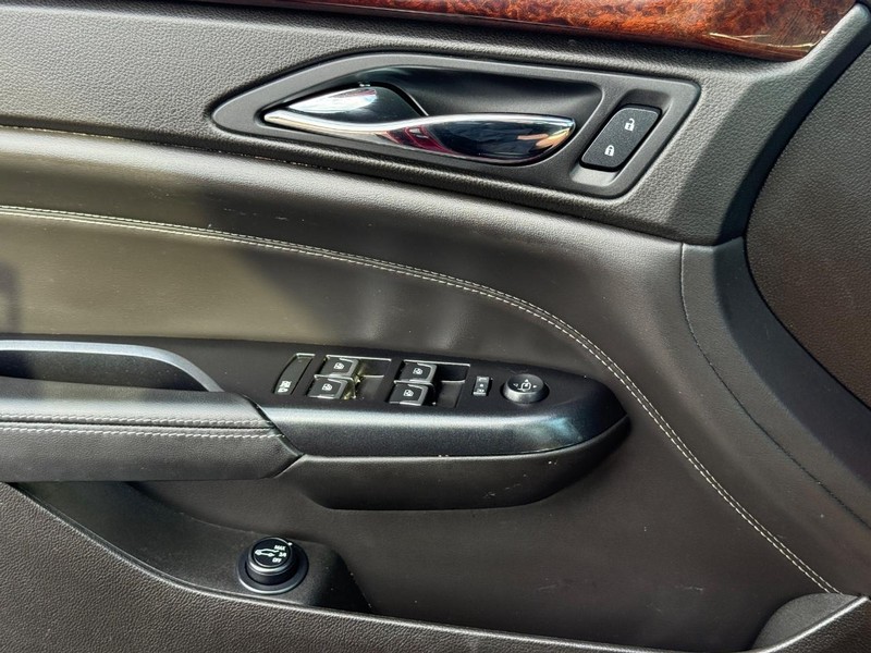 Cadillac SRX Vehicle Full-screen Gallery Image 31