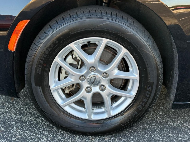 Chrysler Pacifica Vehicle Full-screen Gallery Image 07