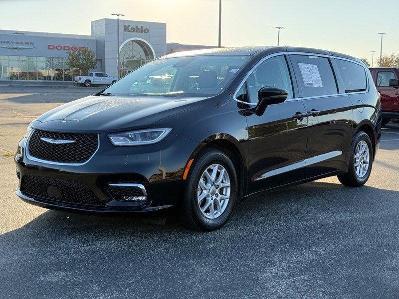 Chrysler Pacifica Vehicle Full-screen Gallery Image 08