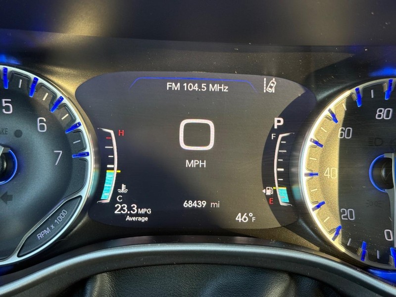 Chrysler Pacifica Vehicle Full-screen Gallery Image 30