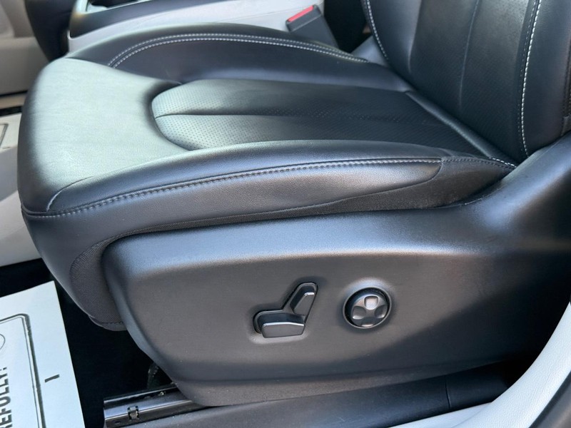 Chrysler Pacifica Vehicle Full-screen Gallery Image 33