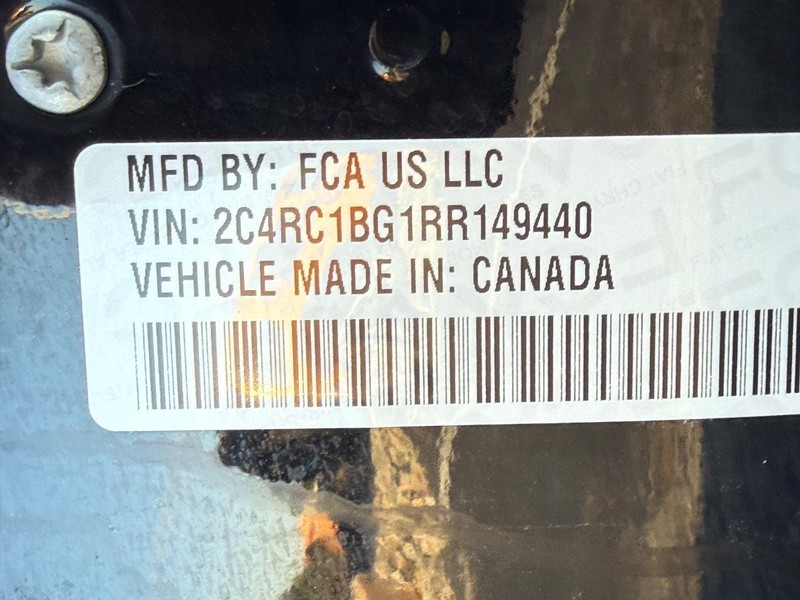 Chrysler Pacifica Vehicle Full-screen Gallery Image 34