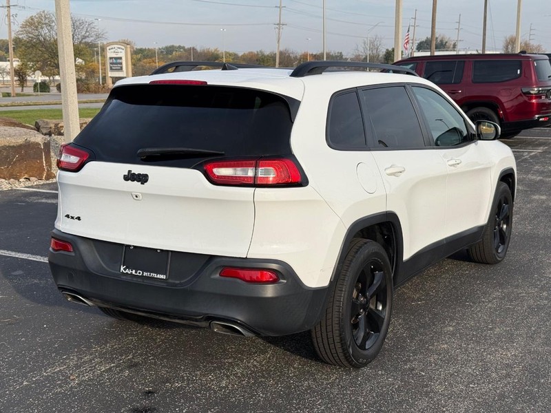 Jeep Cherokee Vehicle Full-screen Gallery Image 3