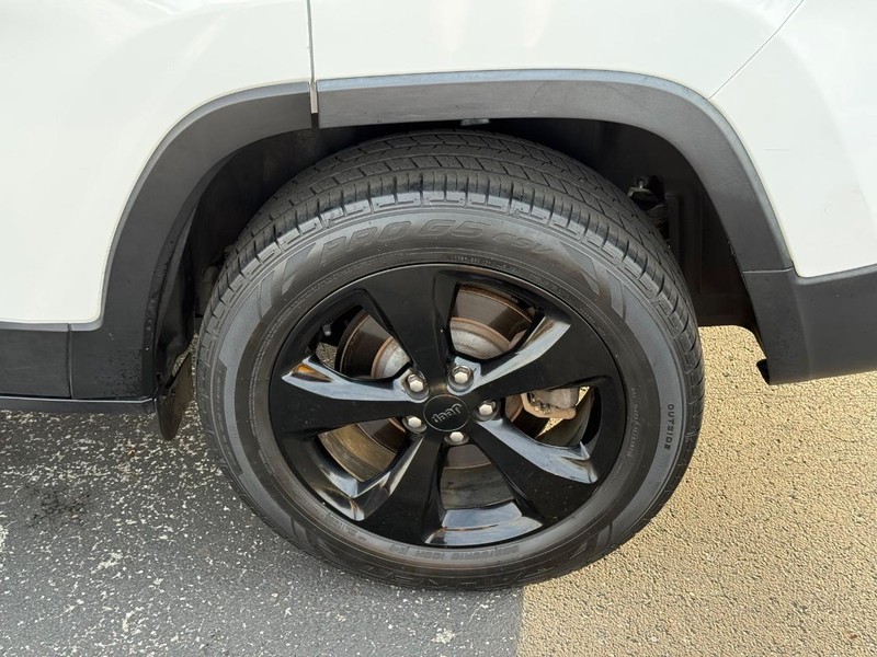 Jeep Cherokee Vehicle Full-screen Gallery Image 6