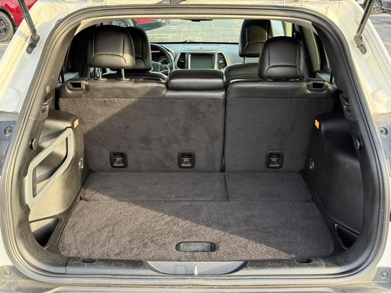 Jeep Cherokee Vehicle Full-screen Gallery Image 7