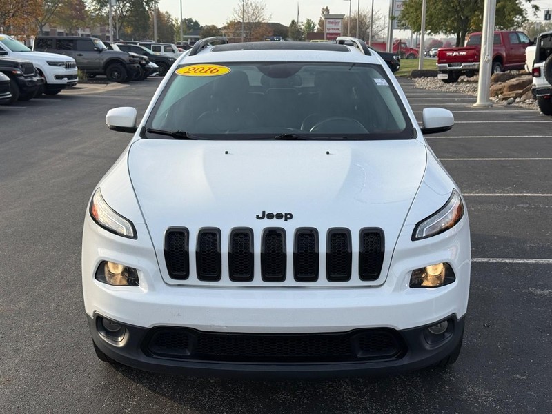 Jeep Cherokee Vehicle Full-screen Gallery Image 9