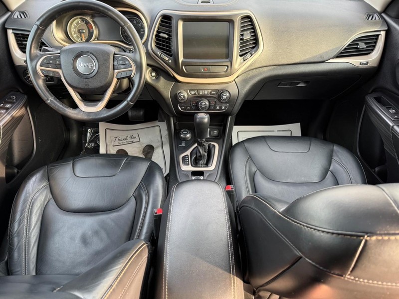 Jeep Cherokee Vehicle Full-screen Gallery Image 13