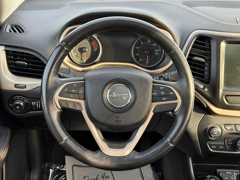 Jeep Cherokee Vehicle Full-screen Gallery Image 14