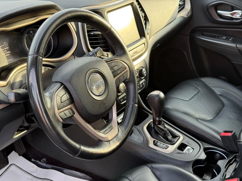 Jeep Cherokee Vehicle Full-screen Gallery Image 19