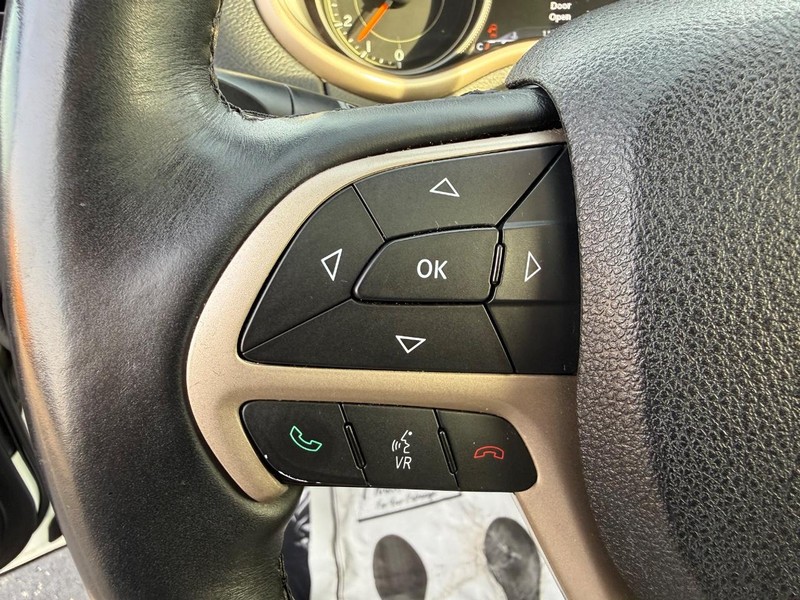 Jeep Cherokee Vehicle Full-screen Gallery Image 20