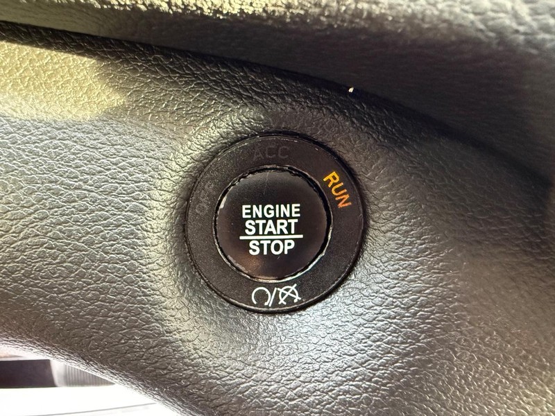 Jeep Cherokee Vehicle Full-screen Gallery Image 22