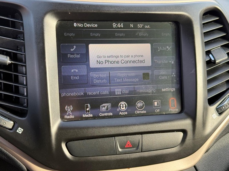 Jeep Cherokee Vehicle Full-screen Gallery Image 23