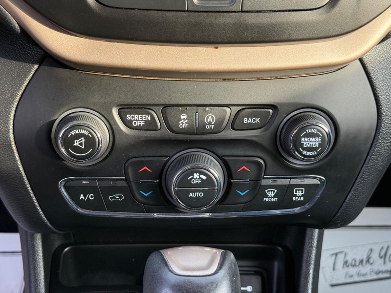 Jeep Cherokee Vehicle Full-screen Gallery Image 26