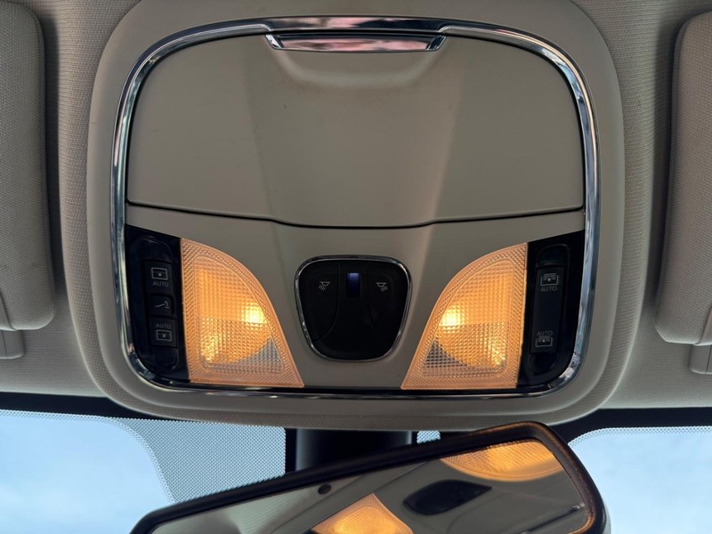 Jeep Cherokee Vehicle Full-screen Gallery Image 29
