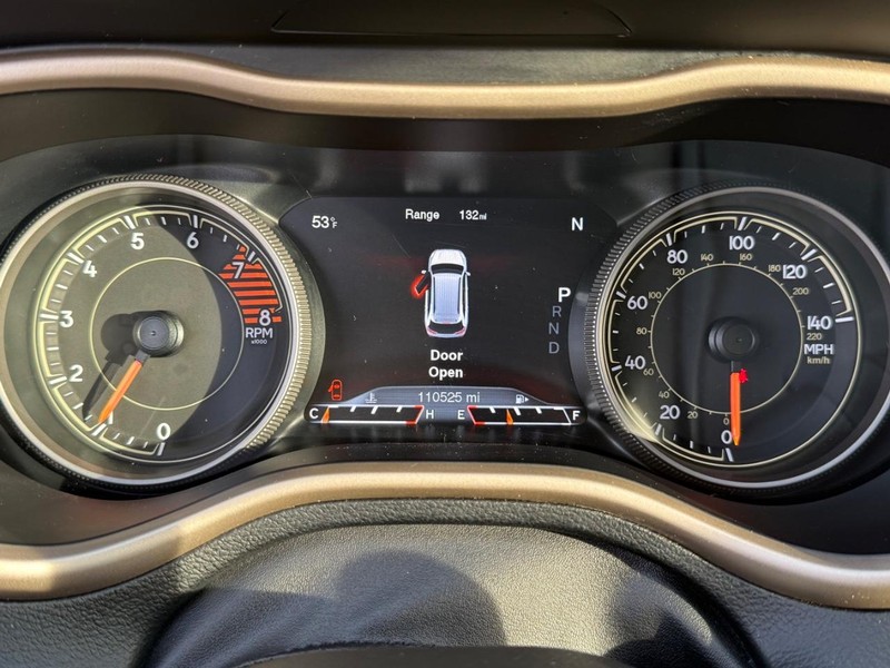 Jeep Cherokee Vehicle Full-screen Gallery Image 30