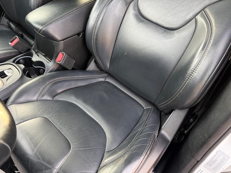 Jeep Cherokee Vehicle Full-screen Gallery Image 32