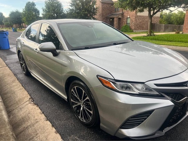 Toyota Camry Vehicle Full-screen Gallery Image 03