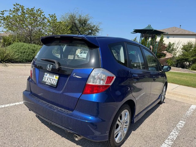 Honda Fit Vehicle Full-screen Gallery Image 02