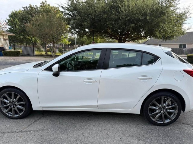 Mazda Mazda3 Hatchback Vehicle Full-screen Gallery Image 03