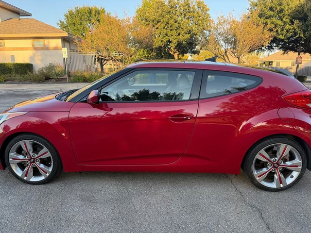 Hyundai Veloster Vehicle Full-screen Gallery Image 03