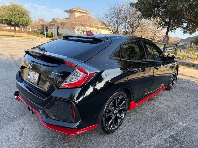 Honda Civic Hatchback Vehicle Full-screen Gallery Image 03