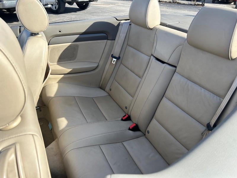 Audi A4 Vehicle Full-screen Gallery Image 04