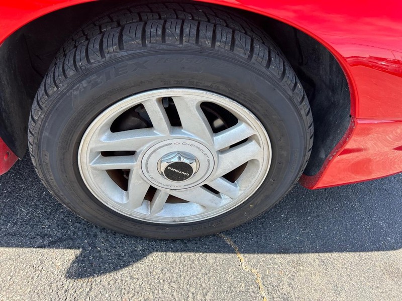 Chevrolet Camaro Vehicle Full-screen Gallery Image 03