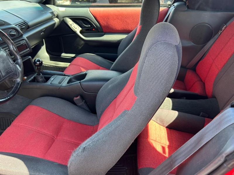 Chevrolet Camaro Vehicle Full-screen Gallery Image 05