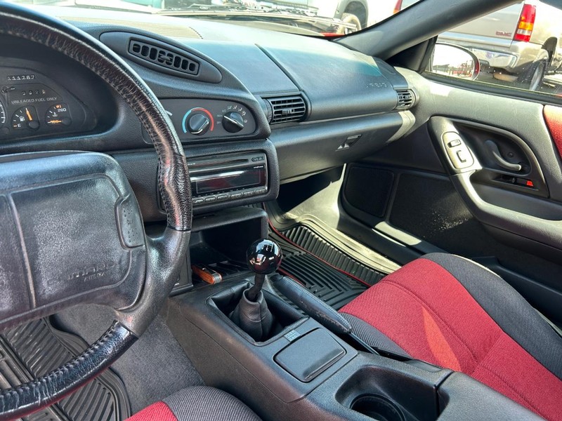 Chevrolet Camaro Vehicle Full-screen Gallery Image 06