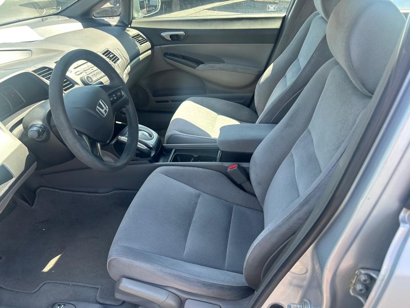 Honda Civic Sedan Vehicle Full-screen Gallery Image 05