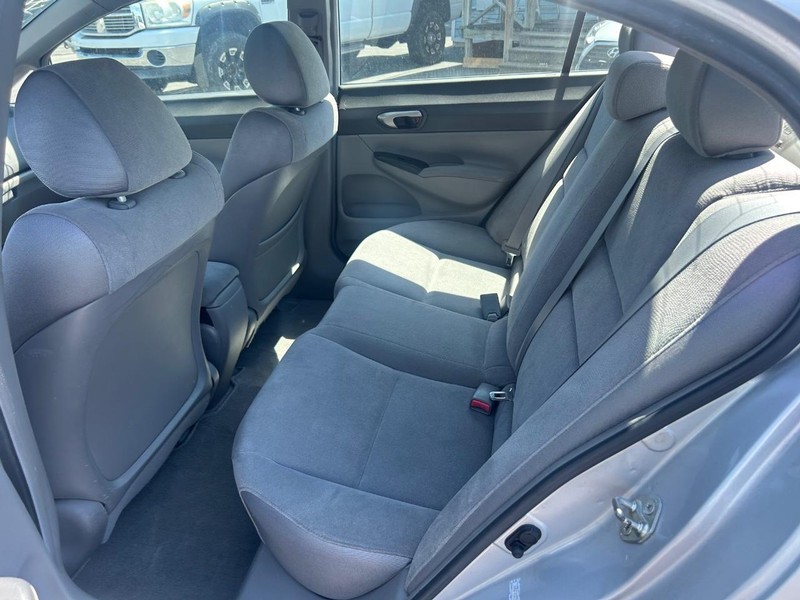 Honda Civic Sedan Vehicle Full-screen Gallery Image 06