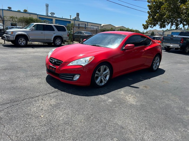 Hyundai Genesis Coupe Vehicle Full-screen Gallery Image 02