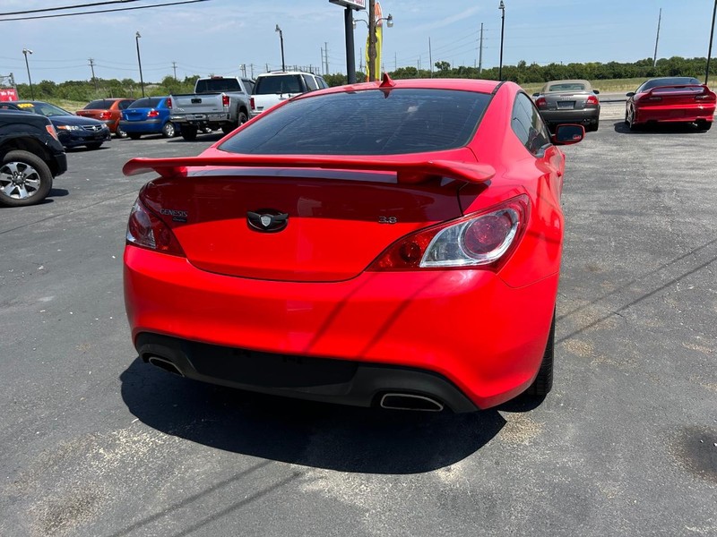 Hyundai Genesis Coupe Vehicle Full-screen Gallery Image 04