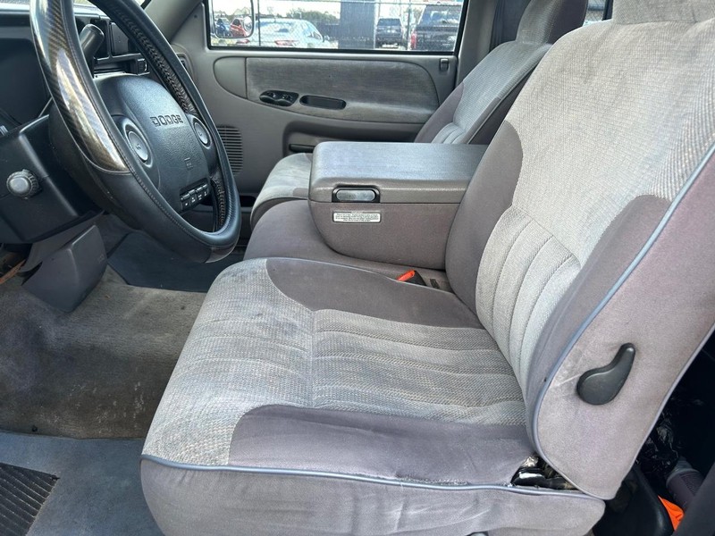 Dodge Ram 1500 Vehicle Full-screen Gallery Image 03