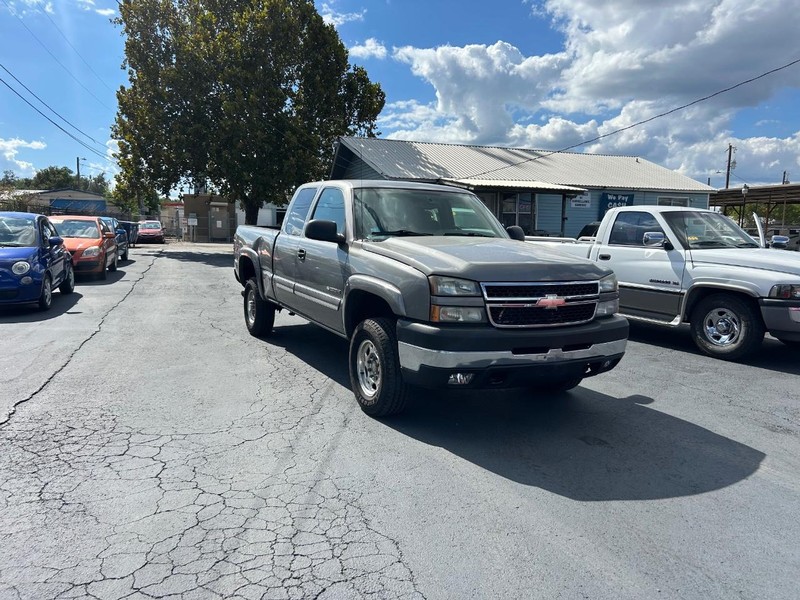 Chevrolet Silverado 2500HD Vehicle Full-screen Gallery Image 02