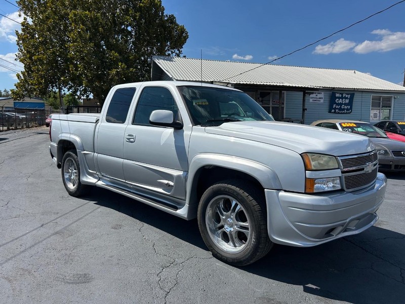 Chevrolet Silverado 1500 Vehicle Full-screen Gallery Image 02