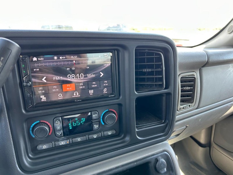 Chevrolet Silverado 1500 Vehicle Full-screen Gallery Image 04