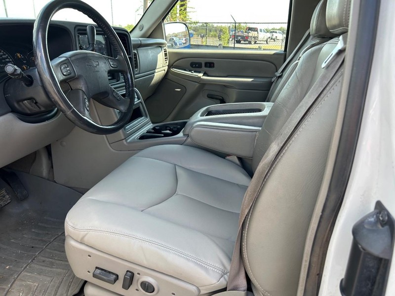 Chevrolet Silverado 1500 Vehicle Full-screen Gallery Image 05