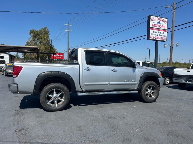 Nissan Titan Vehicle Full-screen Gallery Image 02