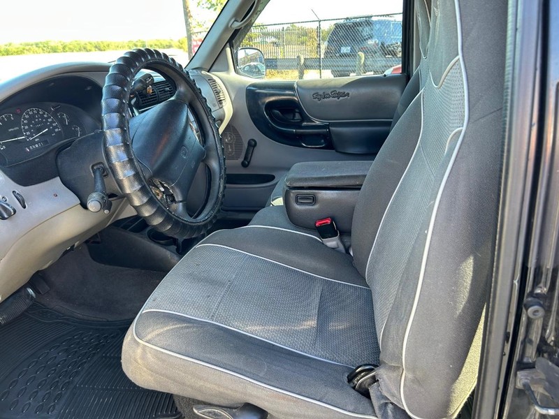 Mazda B-Series 2WD Truck Vehicle Full-screen Gallery Image 03