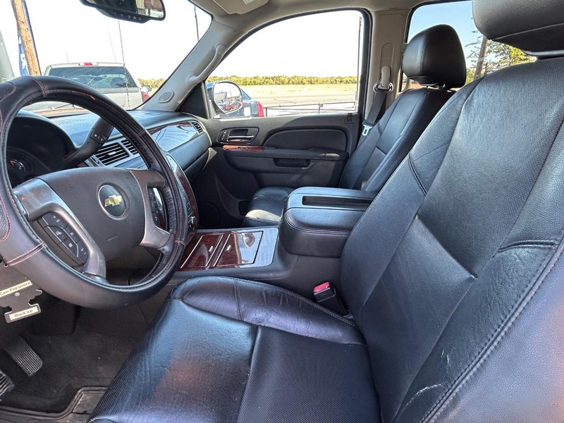 Chevrolet Avalanche Vehicle Full-screen Gallery Image 03