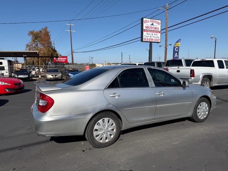 Toyota Camry Vehicle Full-screen Gallery Image 02