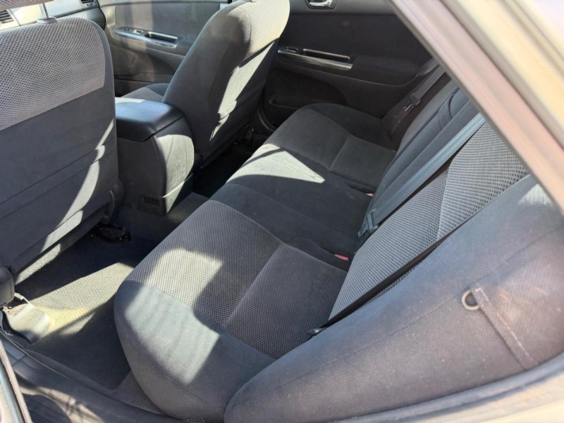 Toyota Camry Vehicle Full-screen Gallery Image 04