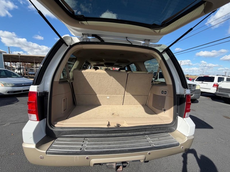 Ford Expedition Vehicle Full-screen Gallery Image 06