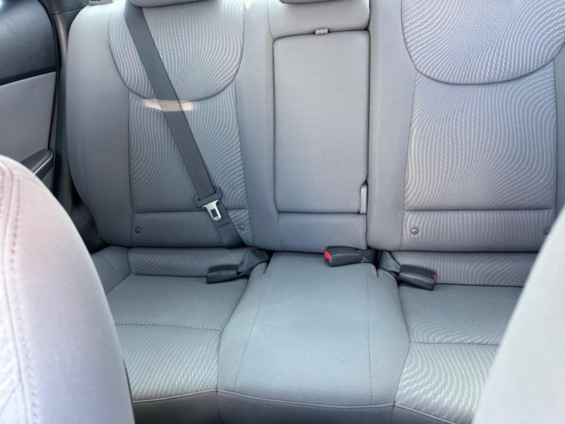 Hyundai Elantra Vehicle Full-screen Gallery Image 04