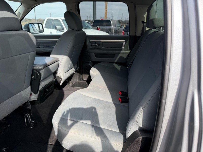 Ram 1500 Classic Vehicle Full-screen Gallery Image 05